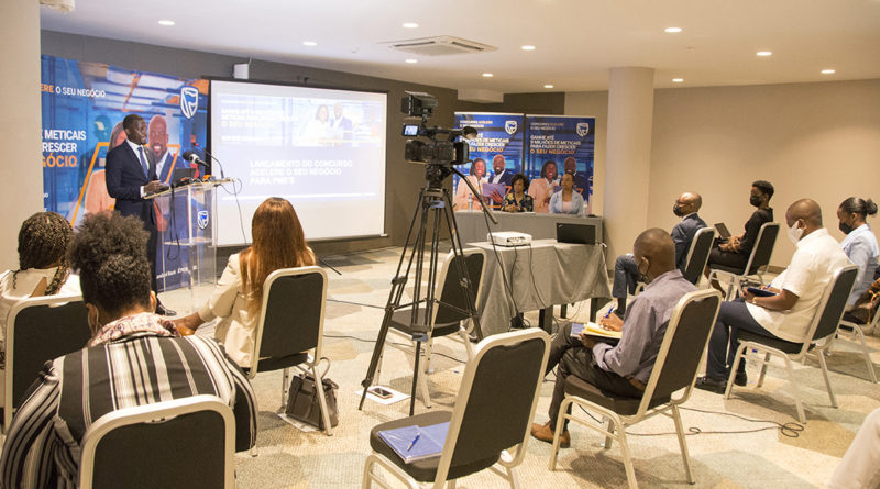 Acelere-o-Seu-Negócio-lançado-pelo-Standard-Bank-para-impulsionar-o-desenvolvimento-de-Pequenas-e-Médias-Empresas-PME-800x445